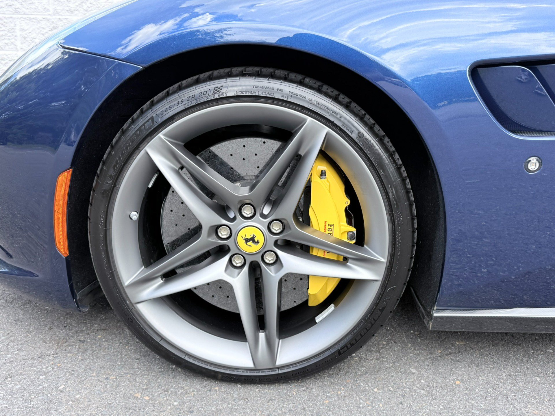 Used 2019 Ferrari GTC4Lusso AWD/4WD image 40