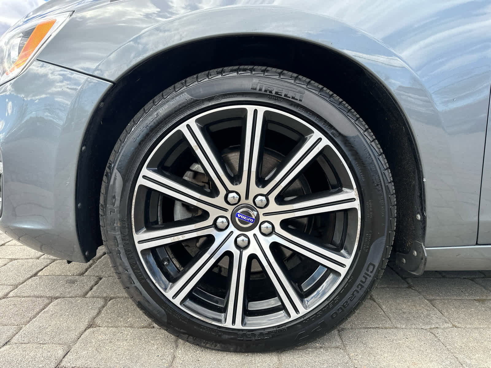 Used 2018 Volvo S60 T5 Inscription image 4