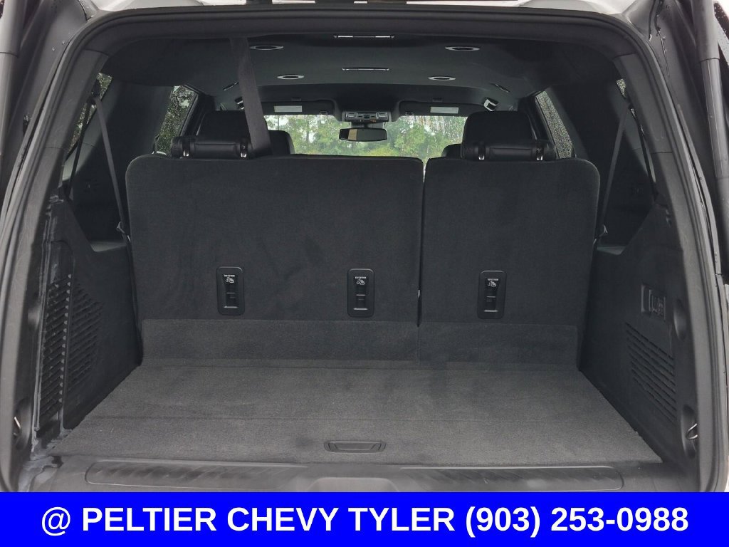 Used 2024 Chevrolet Suburban LT w/ Luxury Package RWD image 10