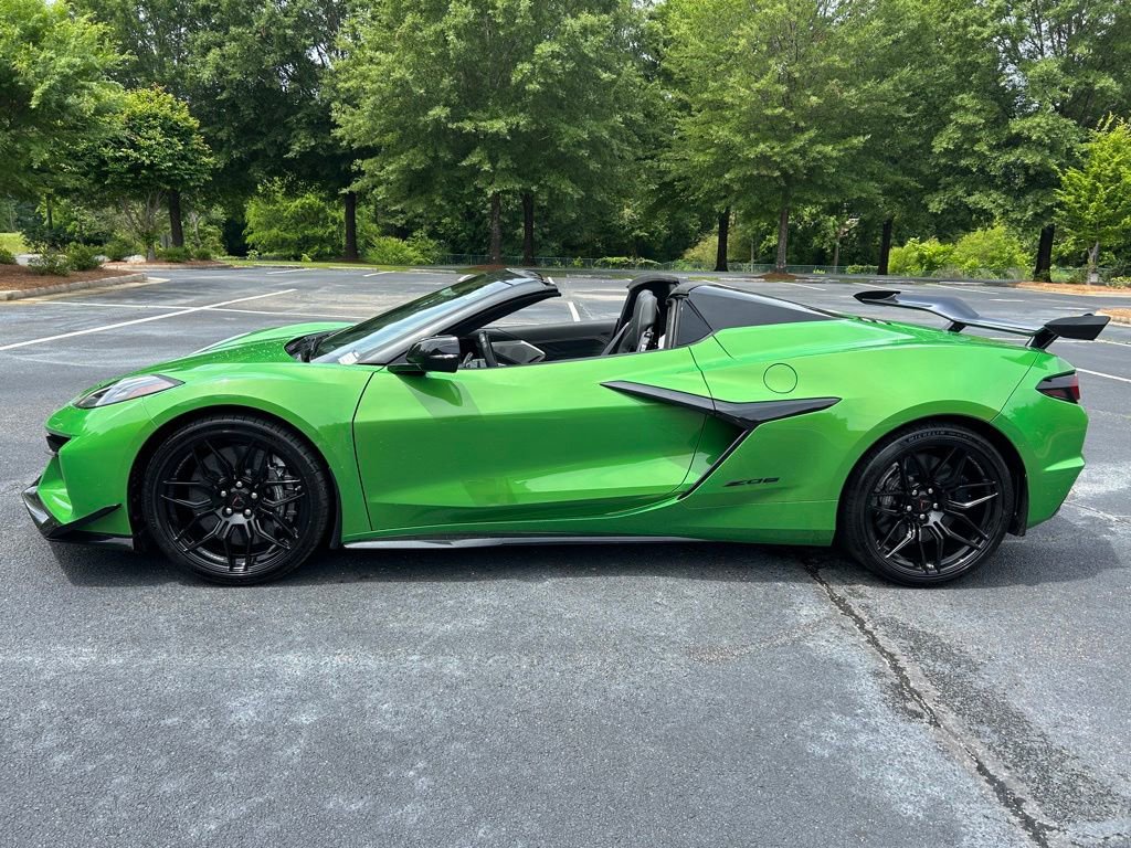 Used 2026 Chevrolet Corvette Z06 w/ Z07 Performance Package RWD image 27