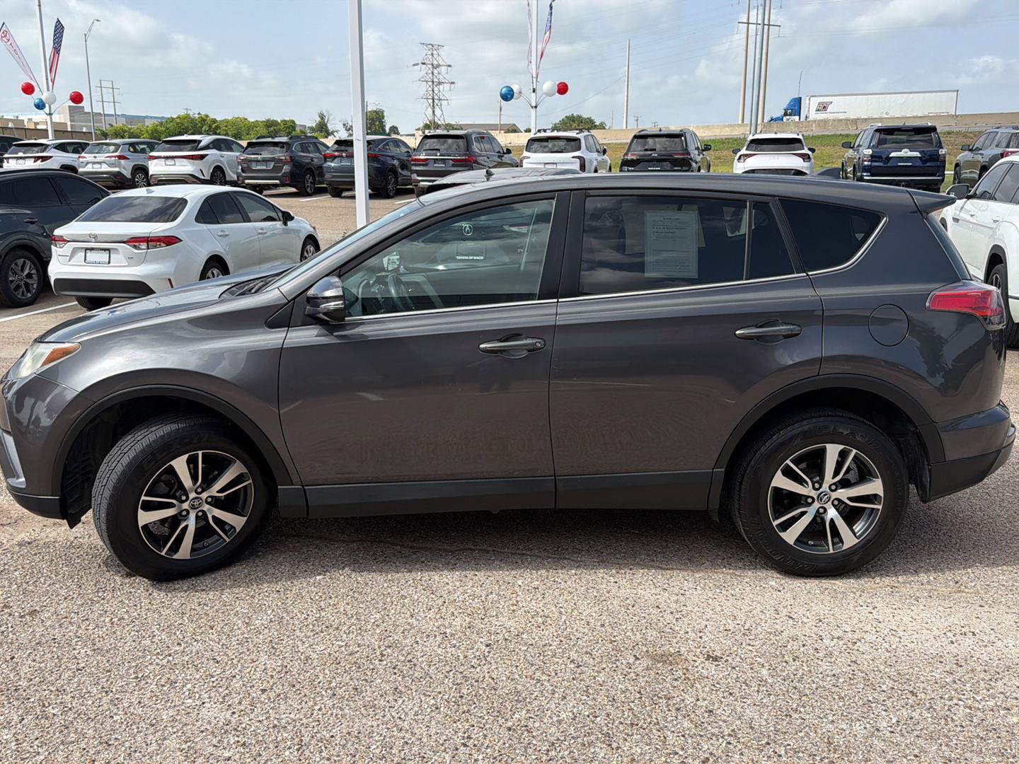 Used 2018 Toyota RAV4 XLE AWD/4WD image 6