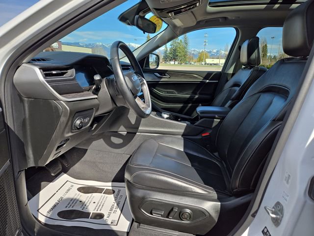 Used 2022 Jeep Grand Cherokee L Limited w/ Black Appearance Package RWD image 3
