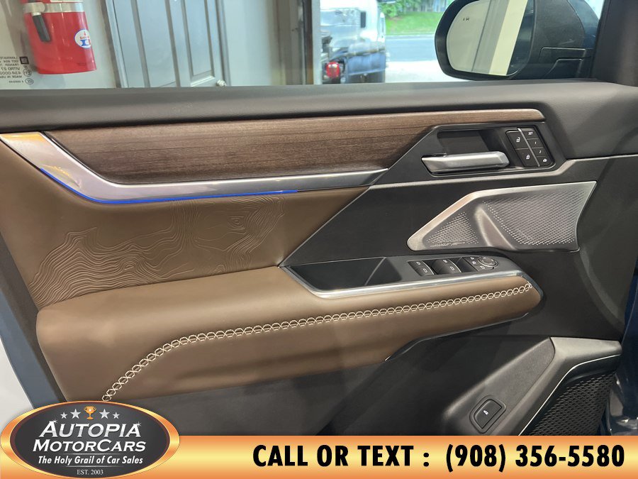 Used 2026 GMC Acadia Denali Ultimate FWD image 12