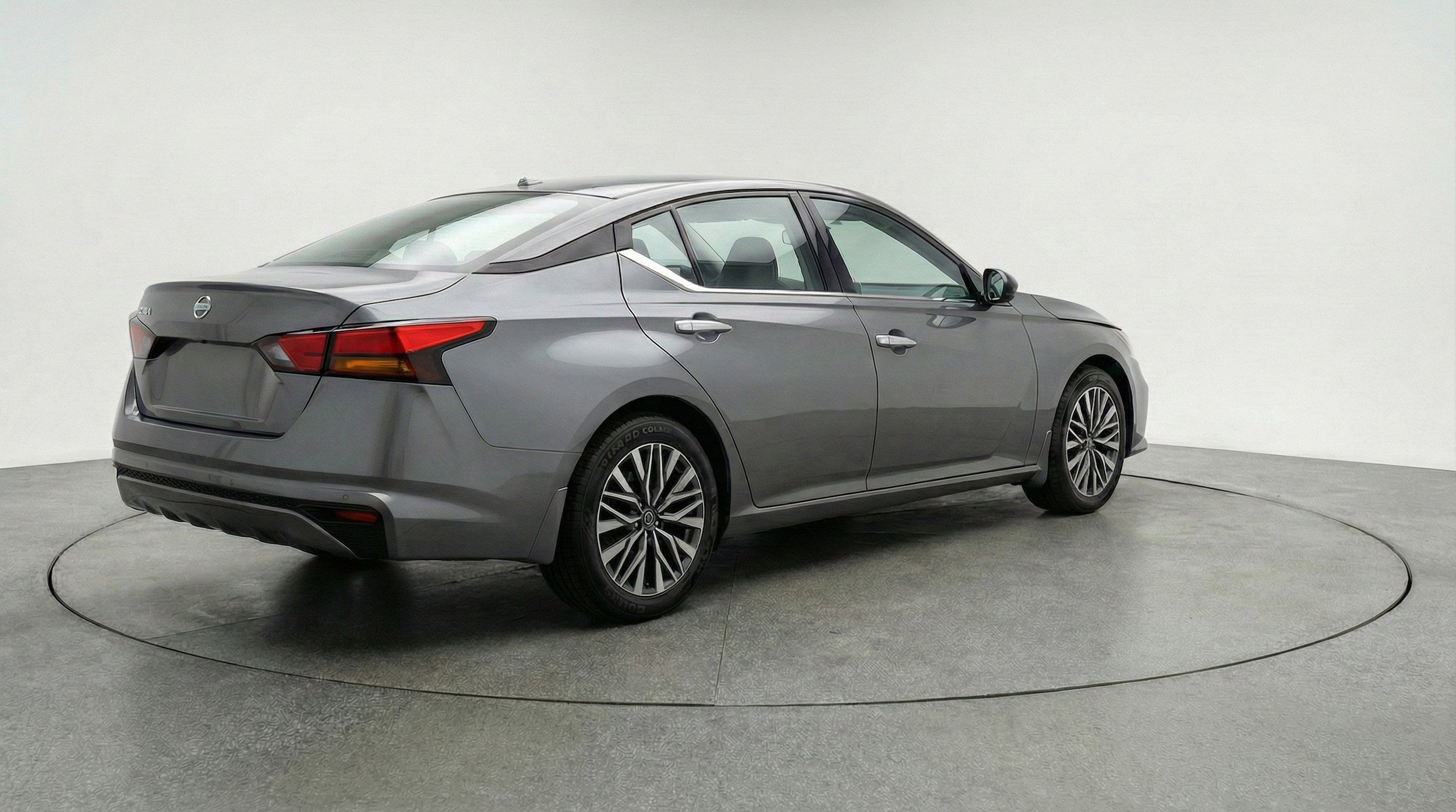 Used 2025 Nissan Altima 2.5 SV FWD image 9
