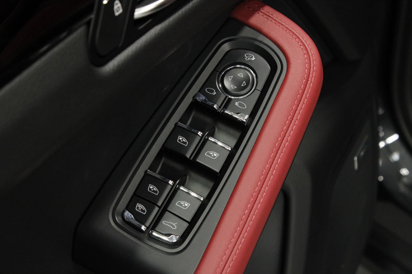 New 2026 Porsche Macan AWD/4WD image 27