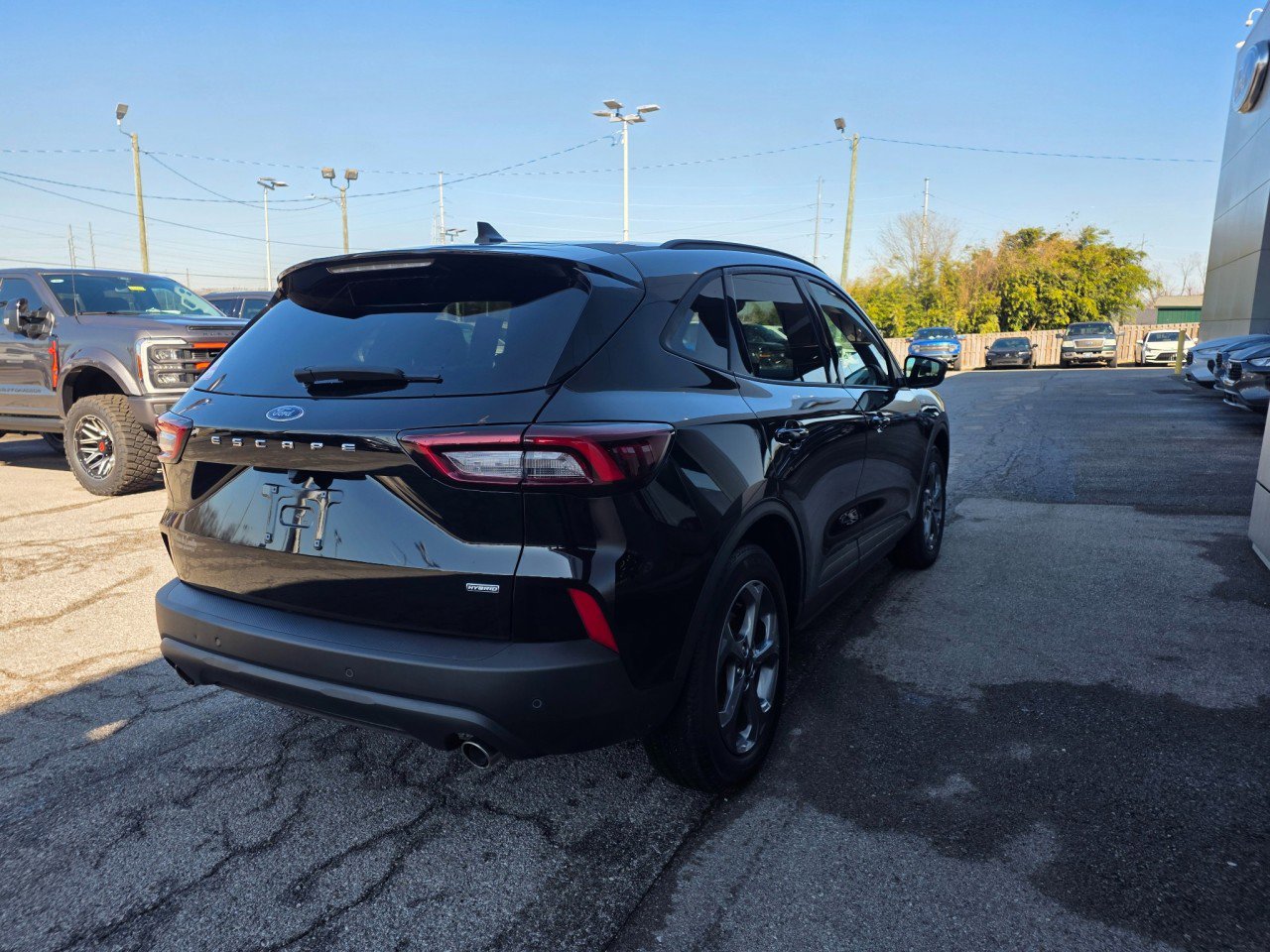 Used 2025 Ford Escape ST-Line w/ Equipment Group 301A image 6