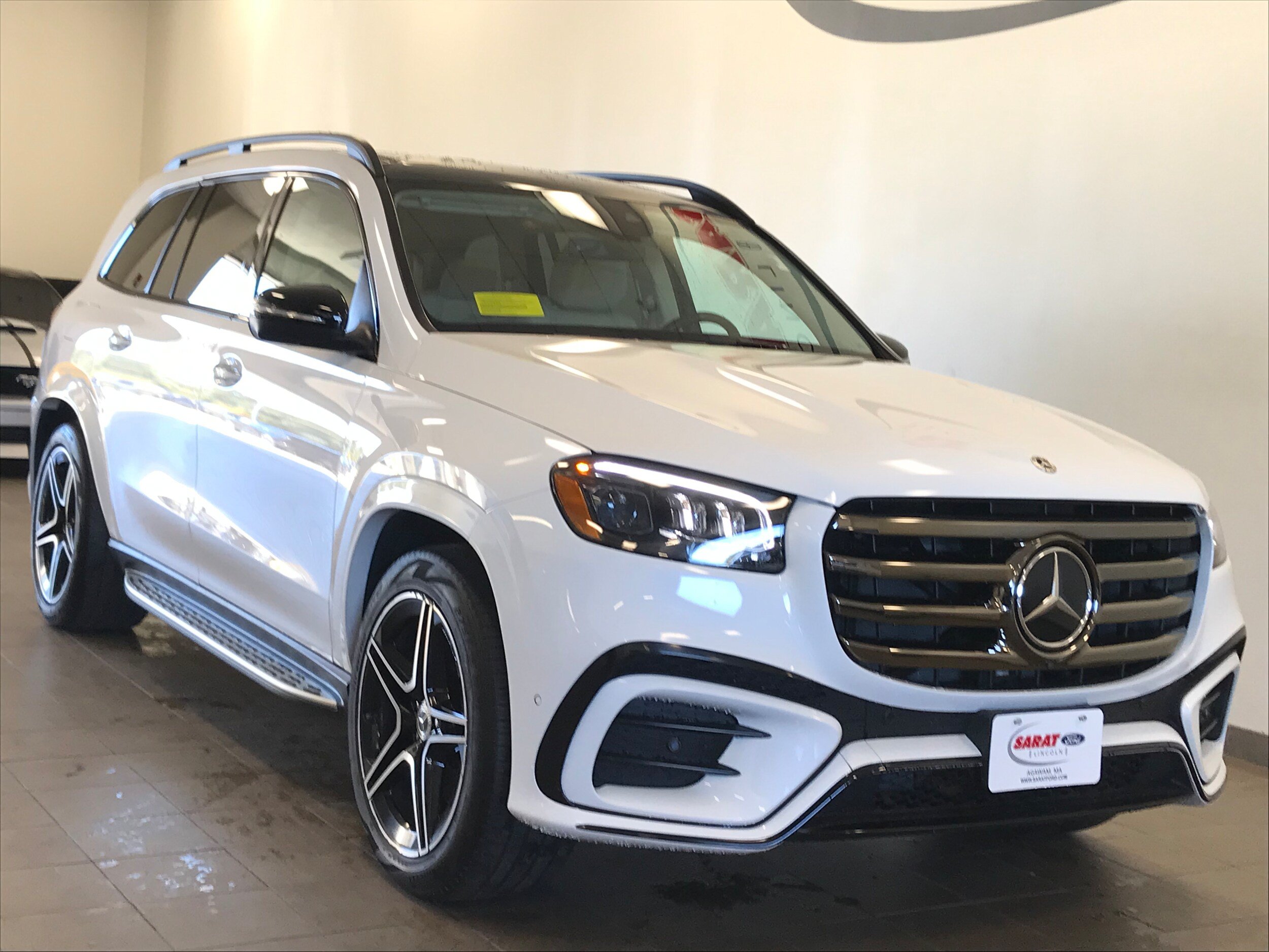 Used 2025 Mercedes-Benz GLS 450 4MATIC image 2