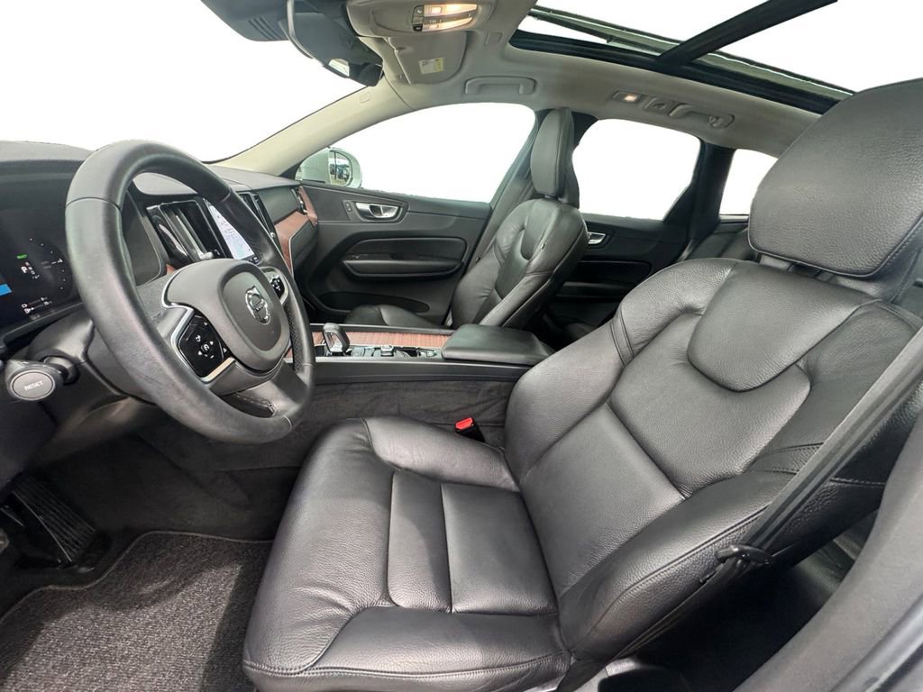 Used 2023 Volvo XC60 T8 Plus image 10