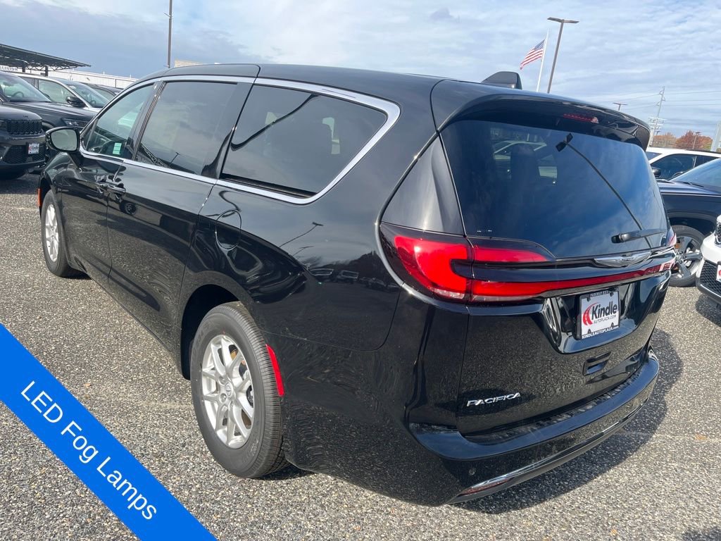 New 2026 Chrysler Pacifica Select image 28