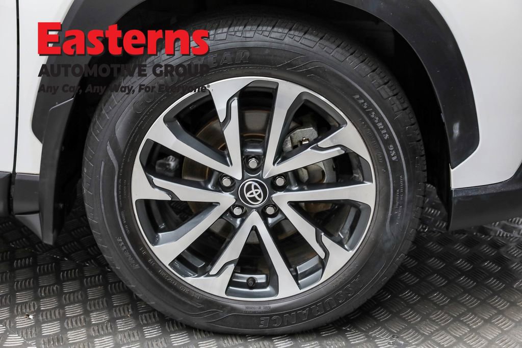 Used 2022 Toyota Corolla Cross XLE w/ Convenience Package image 28