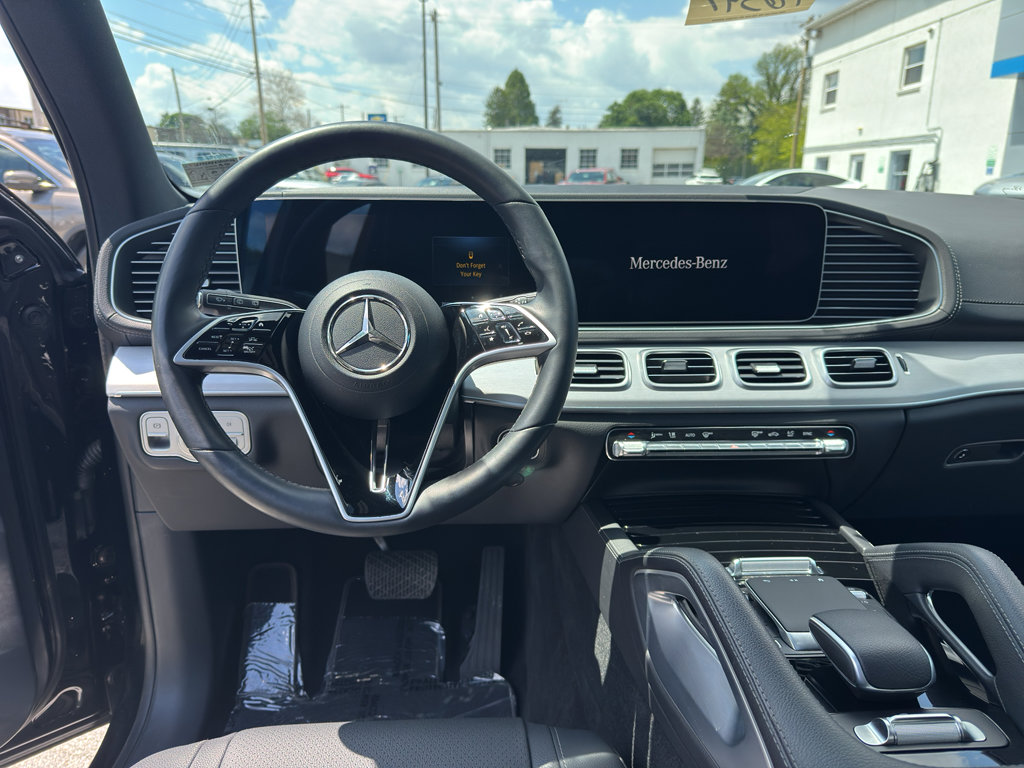 Used 2025 Mercedes-Benz GLS 450 4MATIC image 9