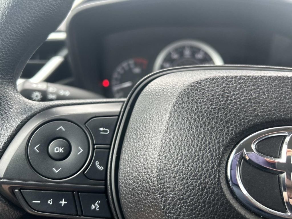 Used 2022 Toyota Corolla LE image 20