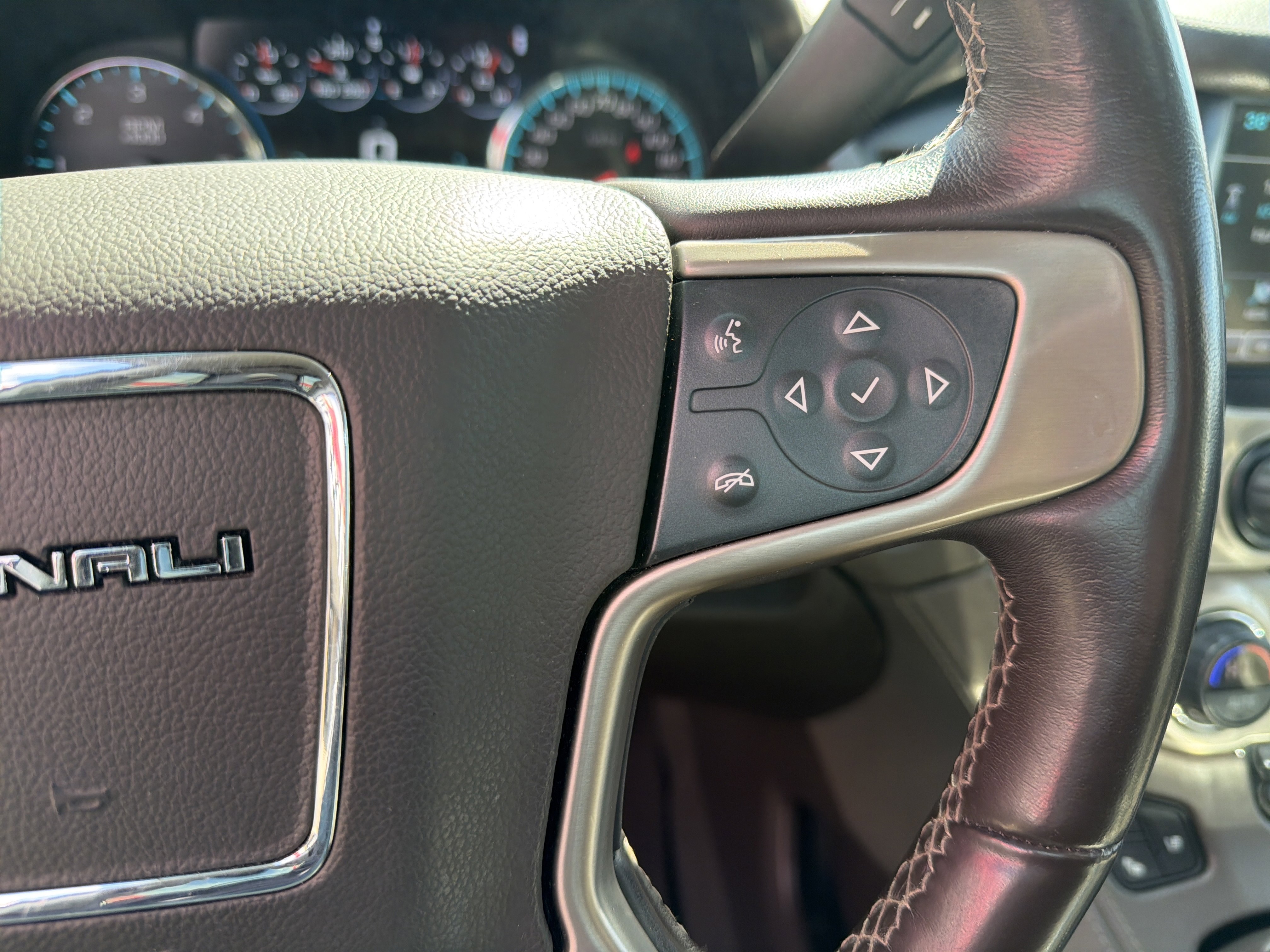 Used 2019 GMC Yukon Denali w/ Denali Ultimate Package image 14