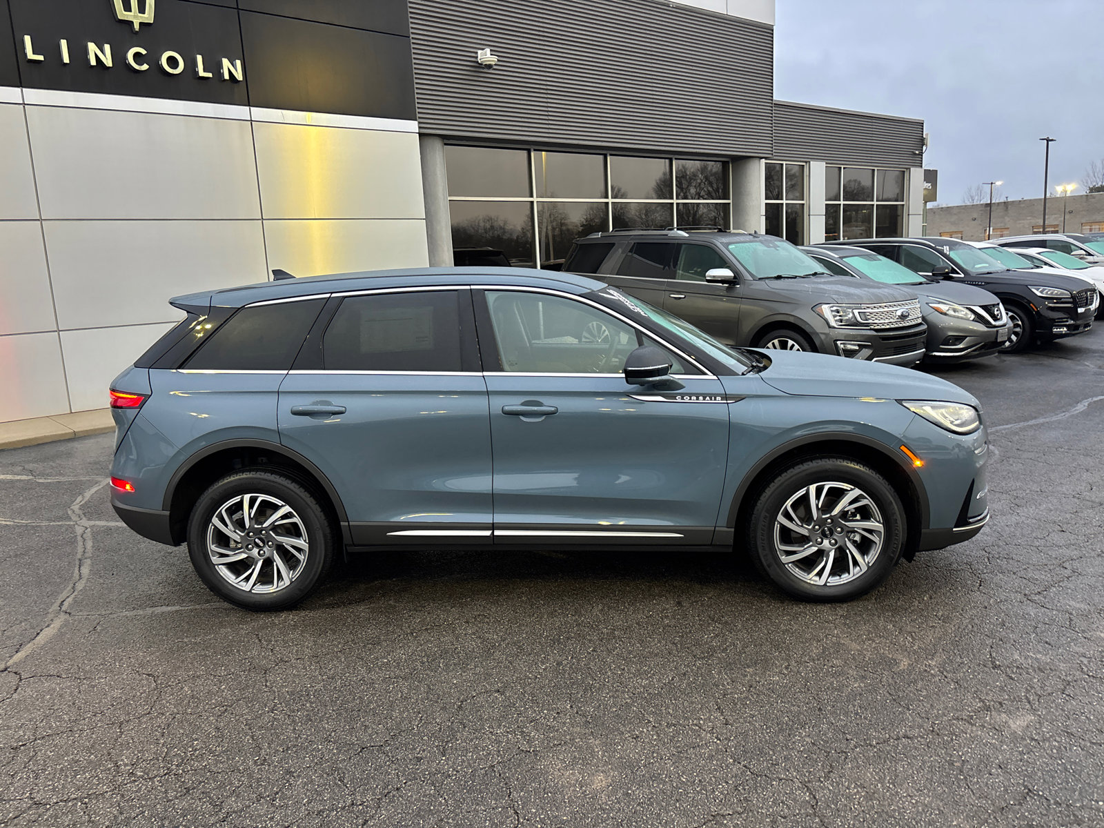 Certified 2023 Lincoln Corsair FWD w/ Equipment Group 101A image 8