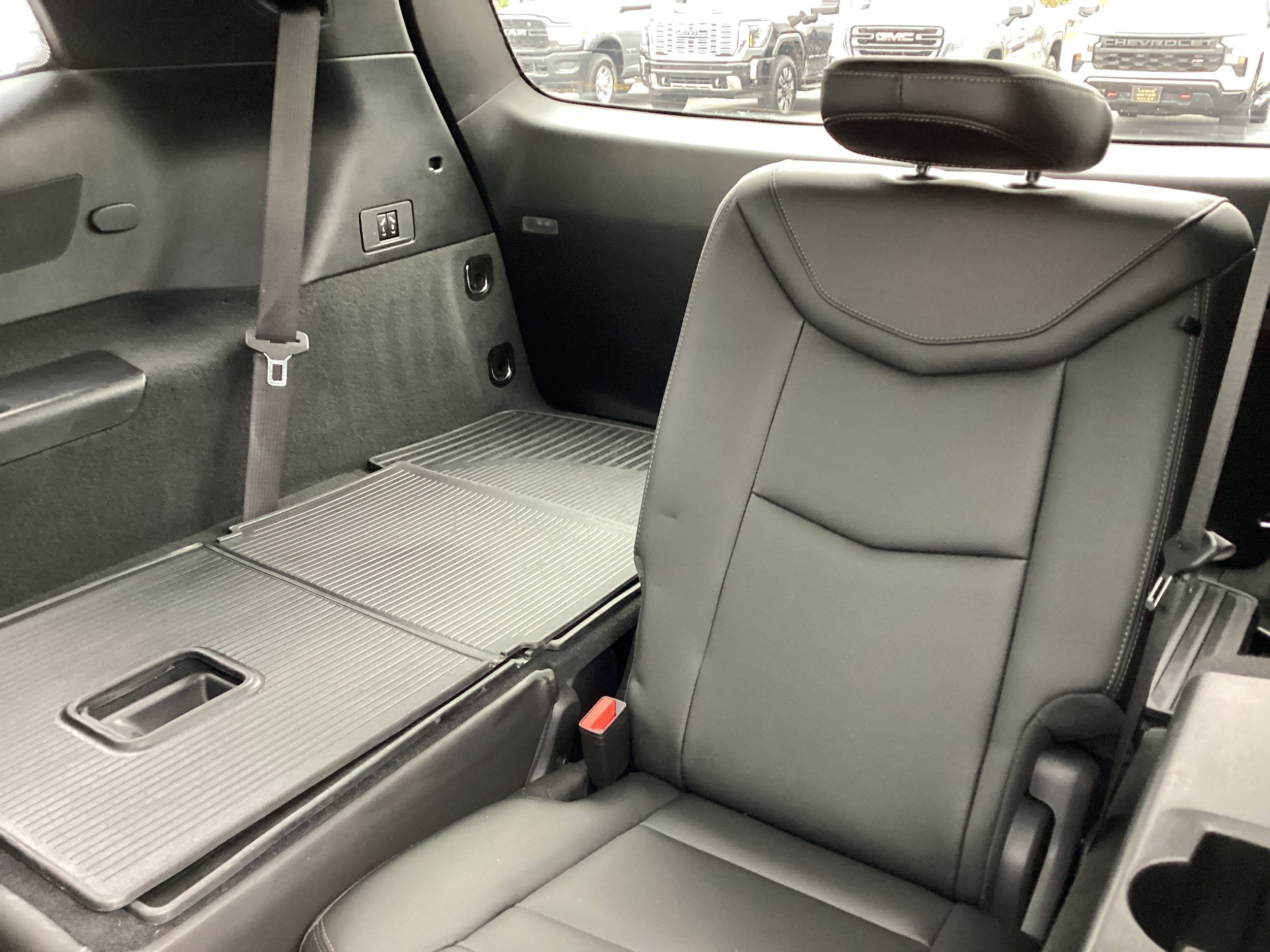 Used 2024 Cadillac XT6 Luxury w/ LPO, Floor Liner Package AWD/4WD image 15
