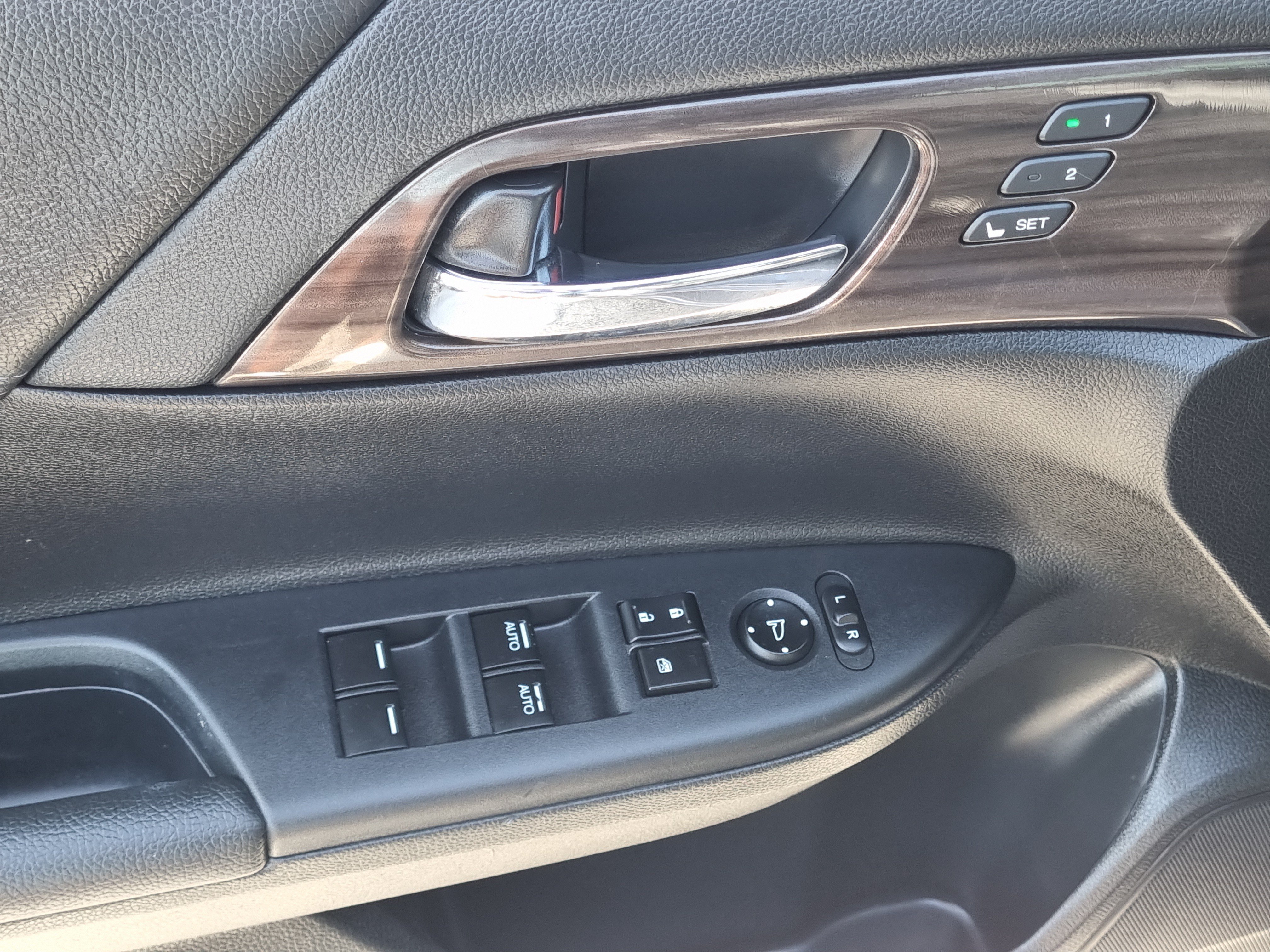Used 2016 Honda Accord EX-L image 26