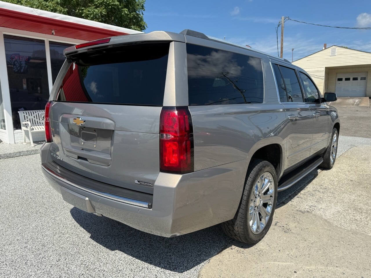 Used 2017 Chevrolet Suburban Premier AWD/4WD image 14