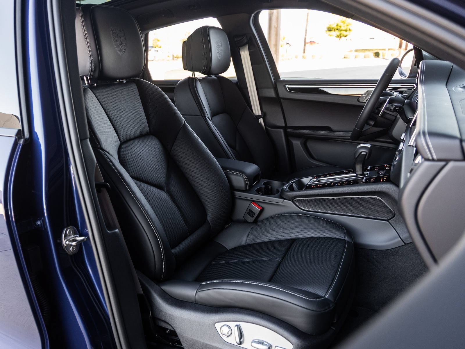 Certified 2026 Porsche Macan Turbo AWD/4WD image 45