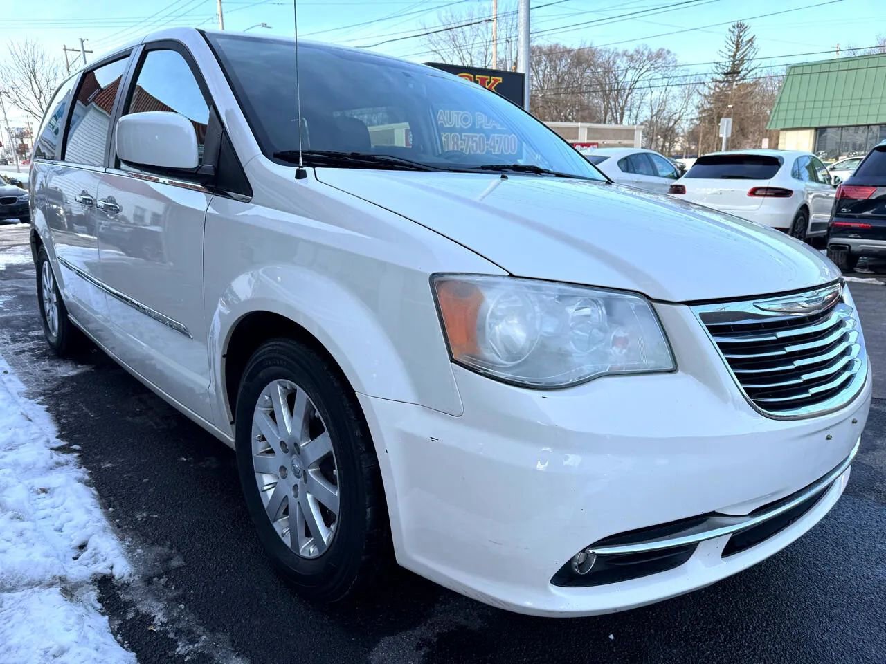 Used 2012 Chrysler Town & Country Touring-L w/ Entertainment Group #2 image 9