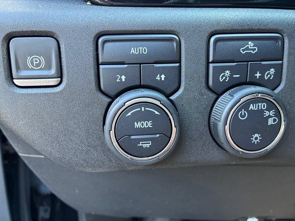 Used 2023 Chevrolet Silverado 1500 LT AWD/4WD image 18