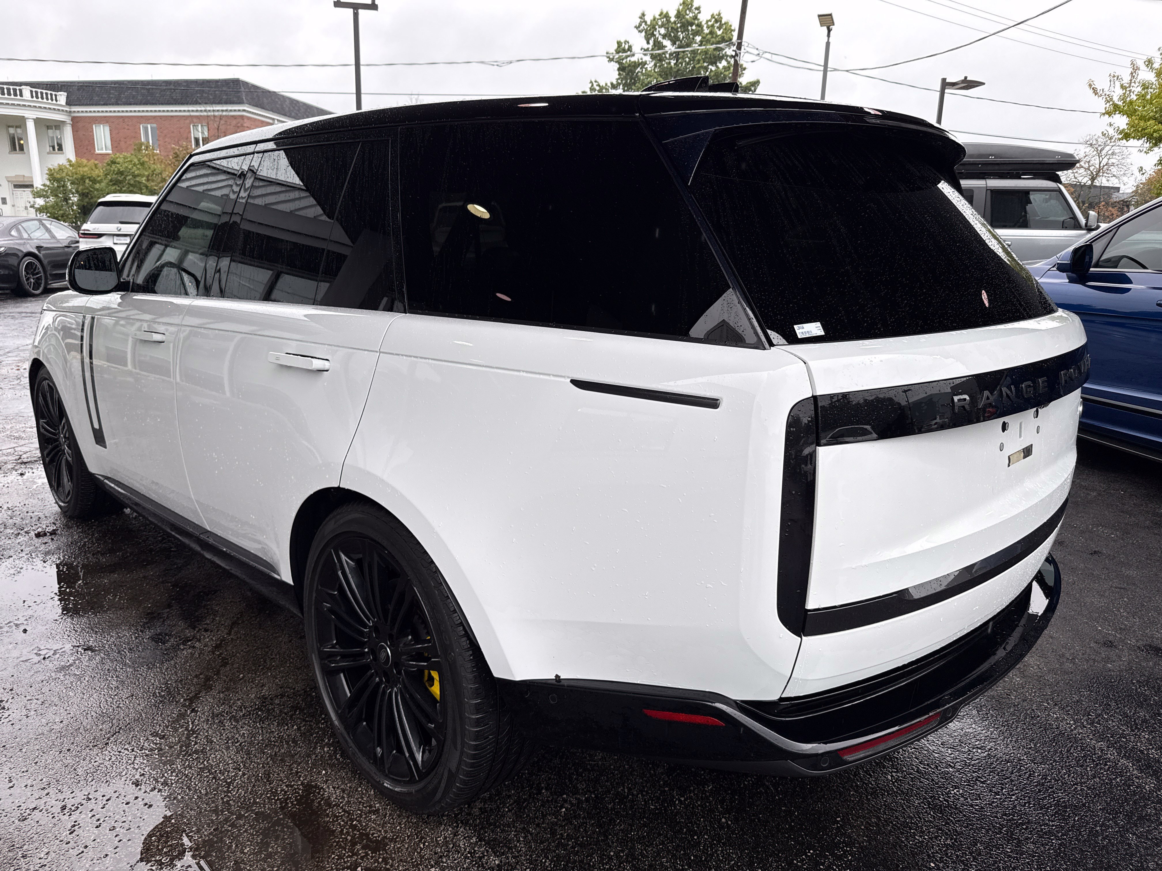 Used 2022 Land Rover Range Rover SE AWD/4WD image 3