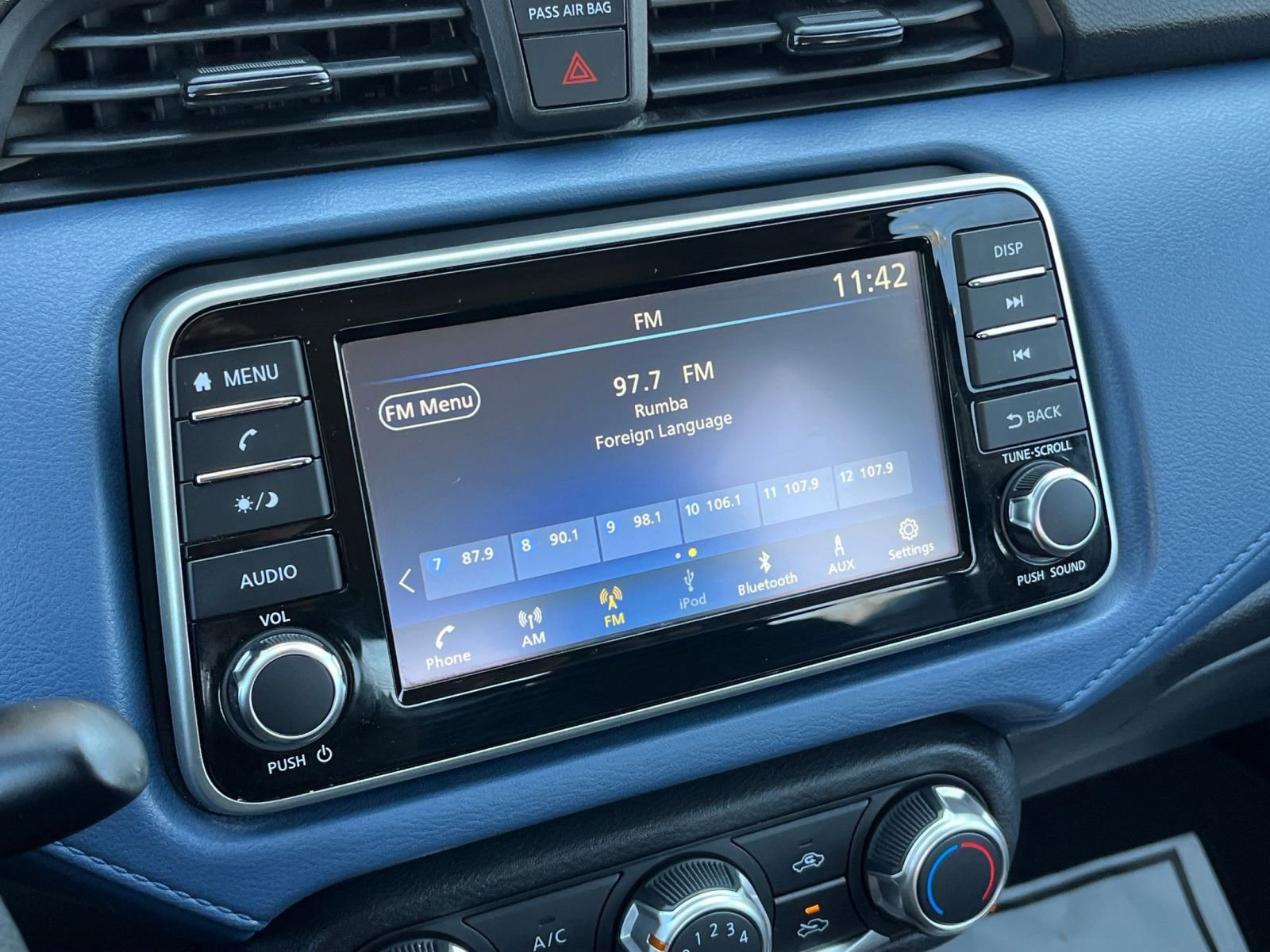 Used 2025 Nissan Versa SV image 18