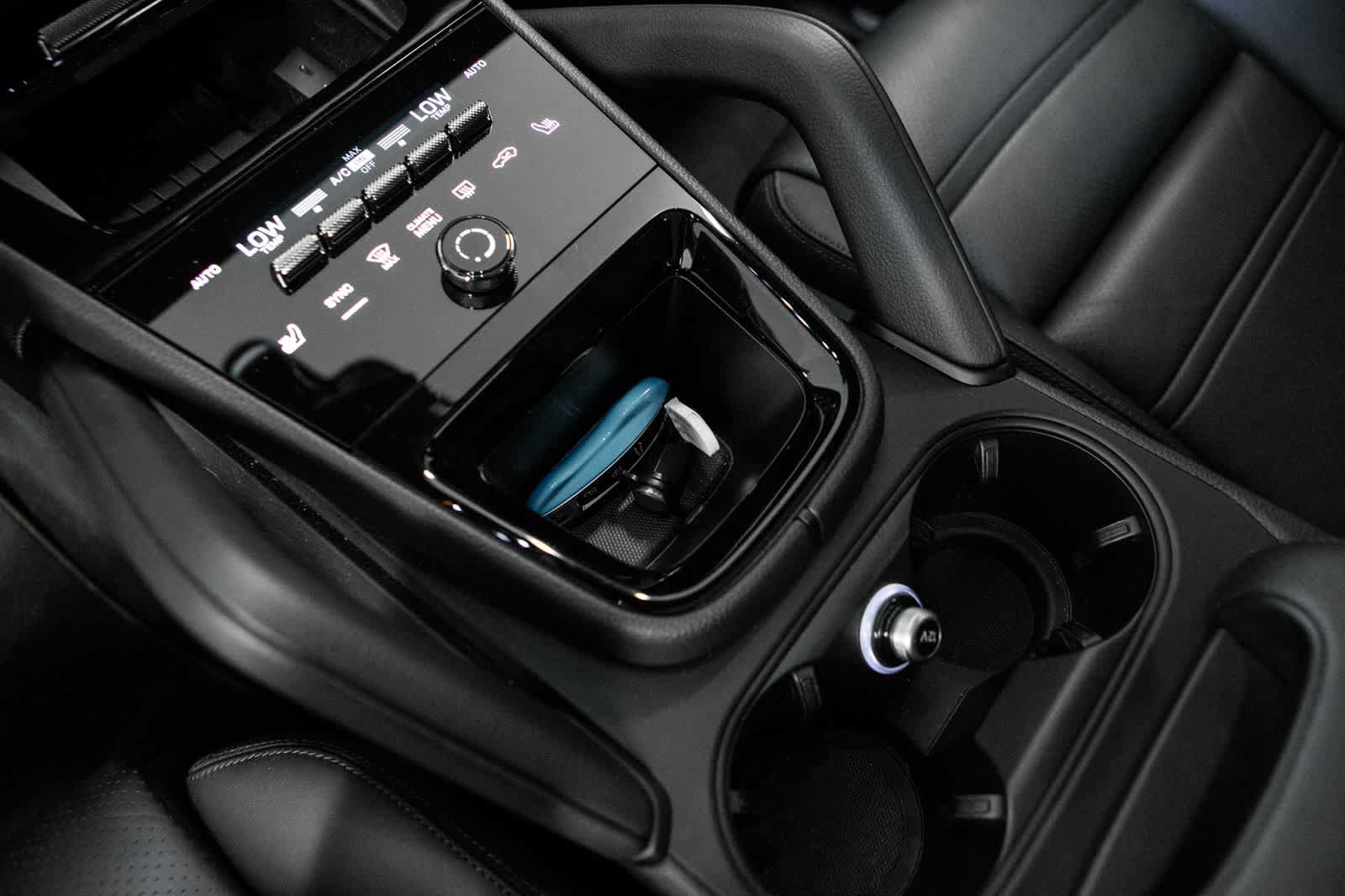 Certified 2024 Porsche Cayenne Coupe AWD/4WD image 26