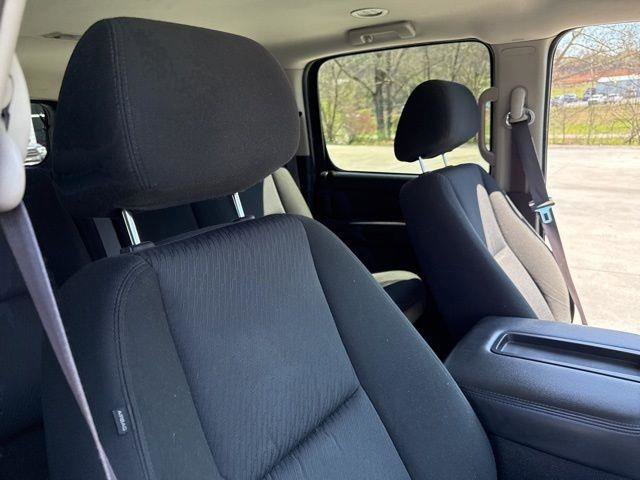 Used 2014 Chevrolet Suburban LS image 42