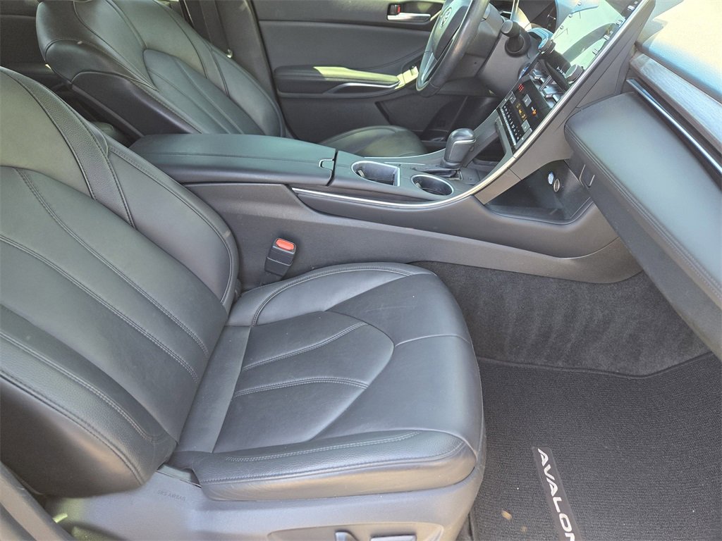 Used 2020 Toyota Avalon XLE FWD image 15