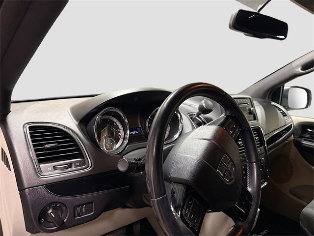 Used 2016 Dodge Grand Caravan SE image 11