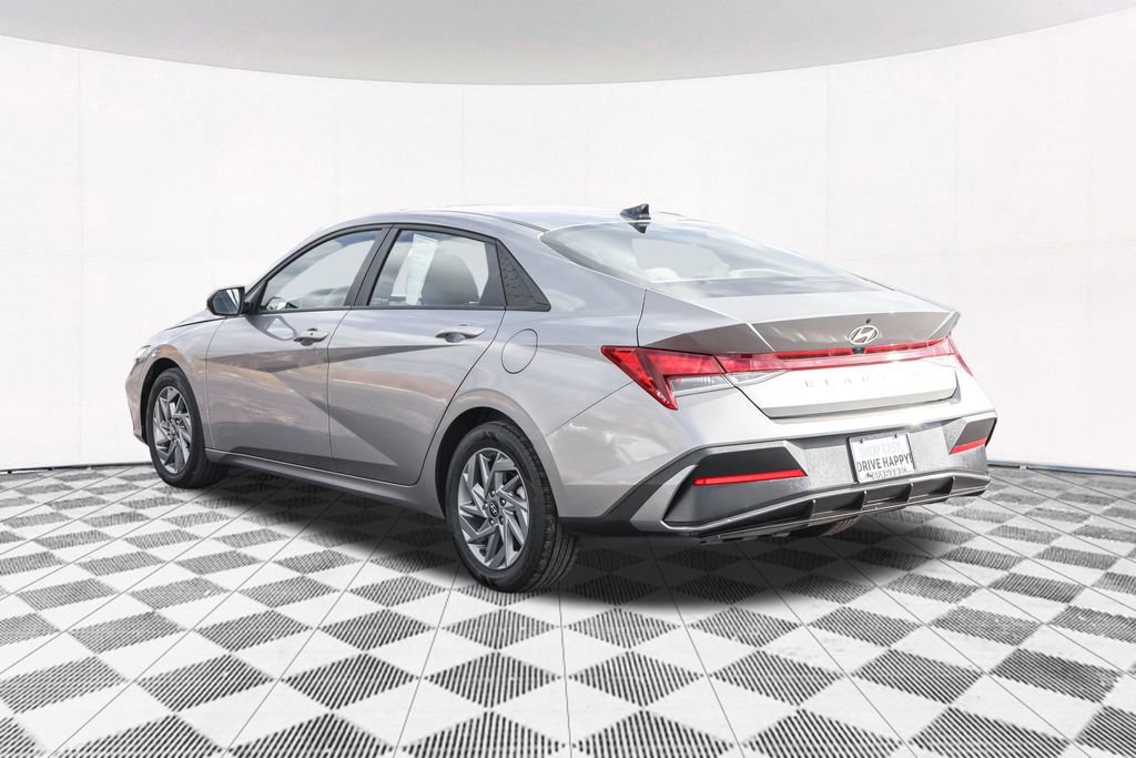 Used 2024 Hyundai Elantra SEL FWD image 14