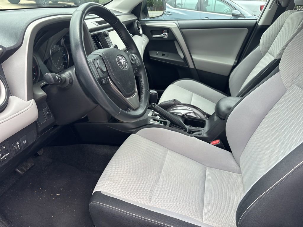 Used 2017 Toyota RAV4 XLE FWD image 12