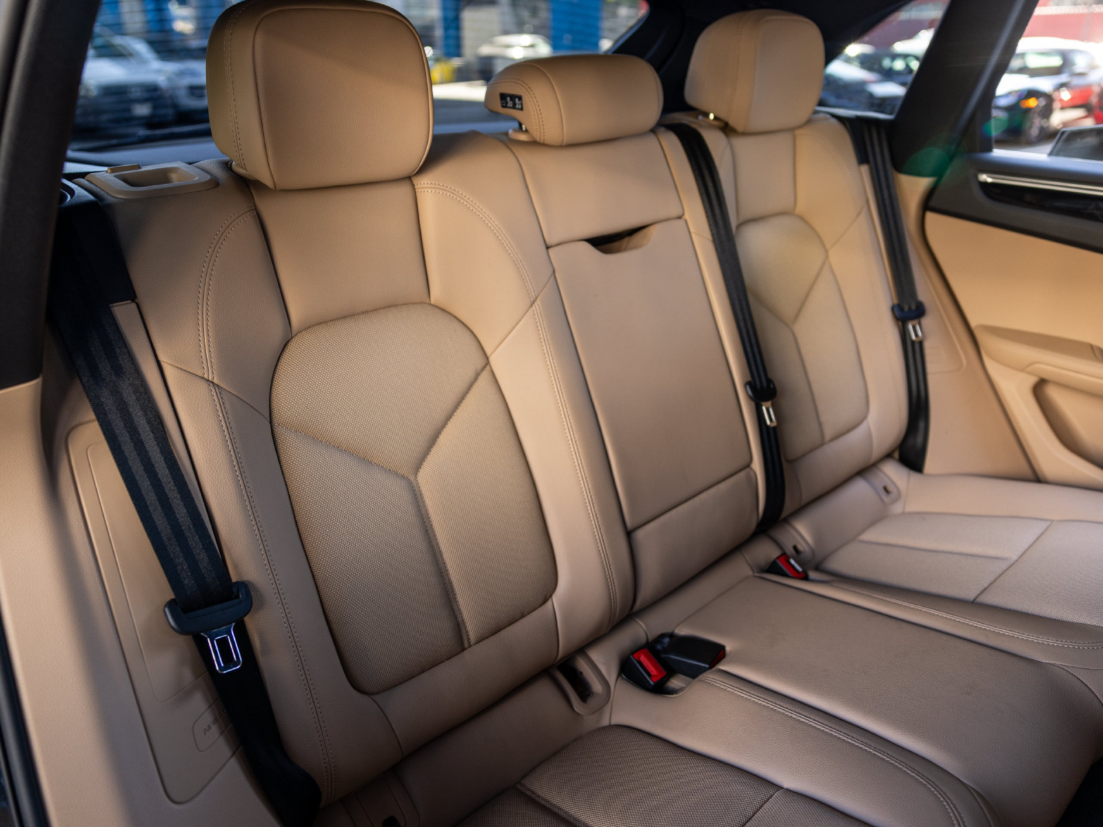 Certified 2023 Porsche Macan AWD/4WD image 35