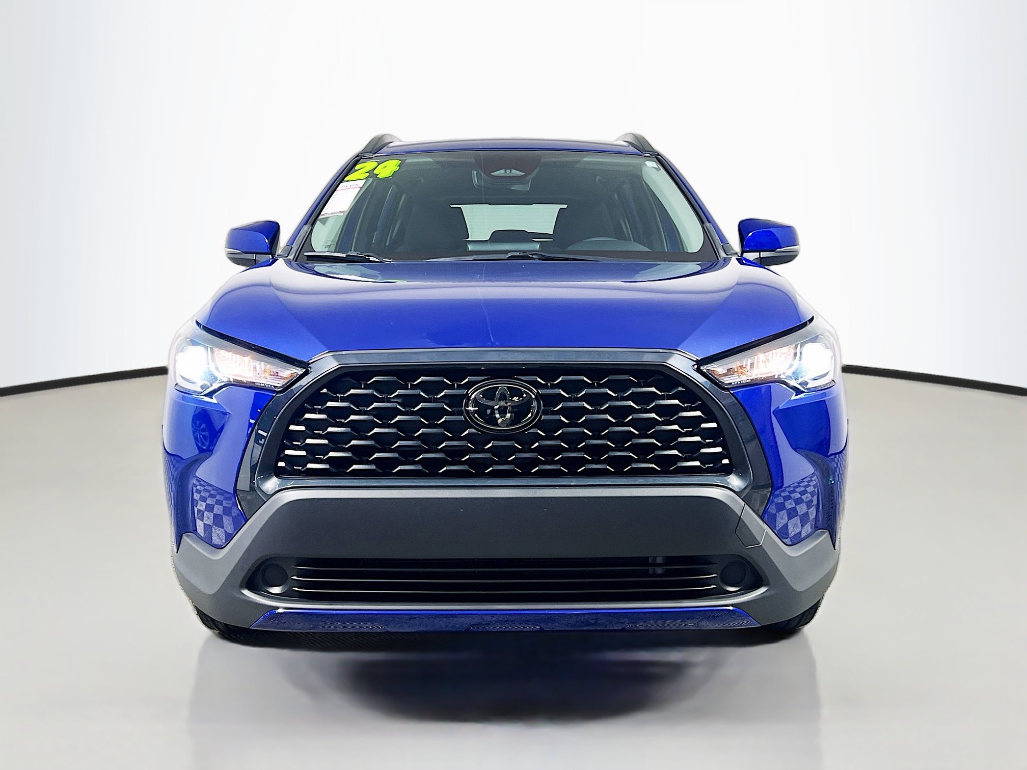 Used 2024 Toyota Corolla Cross LE FWD image 11