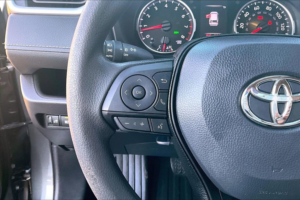 Used 2021 Toyota RAV4 XLE w/ Convenience Package image 11