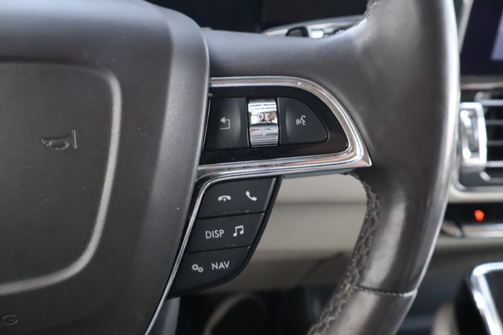 Used 2018 Lincoln Navigator L Select RWD image 24