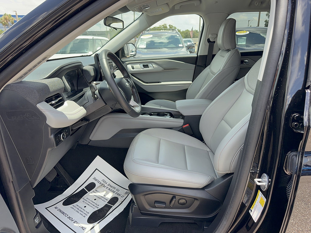 Certified 2025 Ford Explorer Active w/ Active Comfort Package AWD/4WD image 11