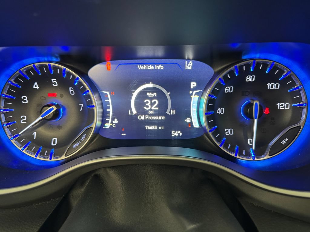 Used 2023 Chrysler Pacifica Touring-L FWD image 19