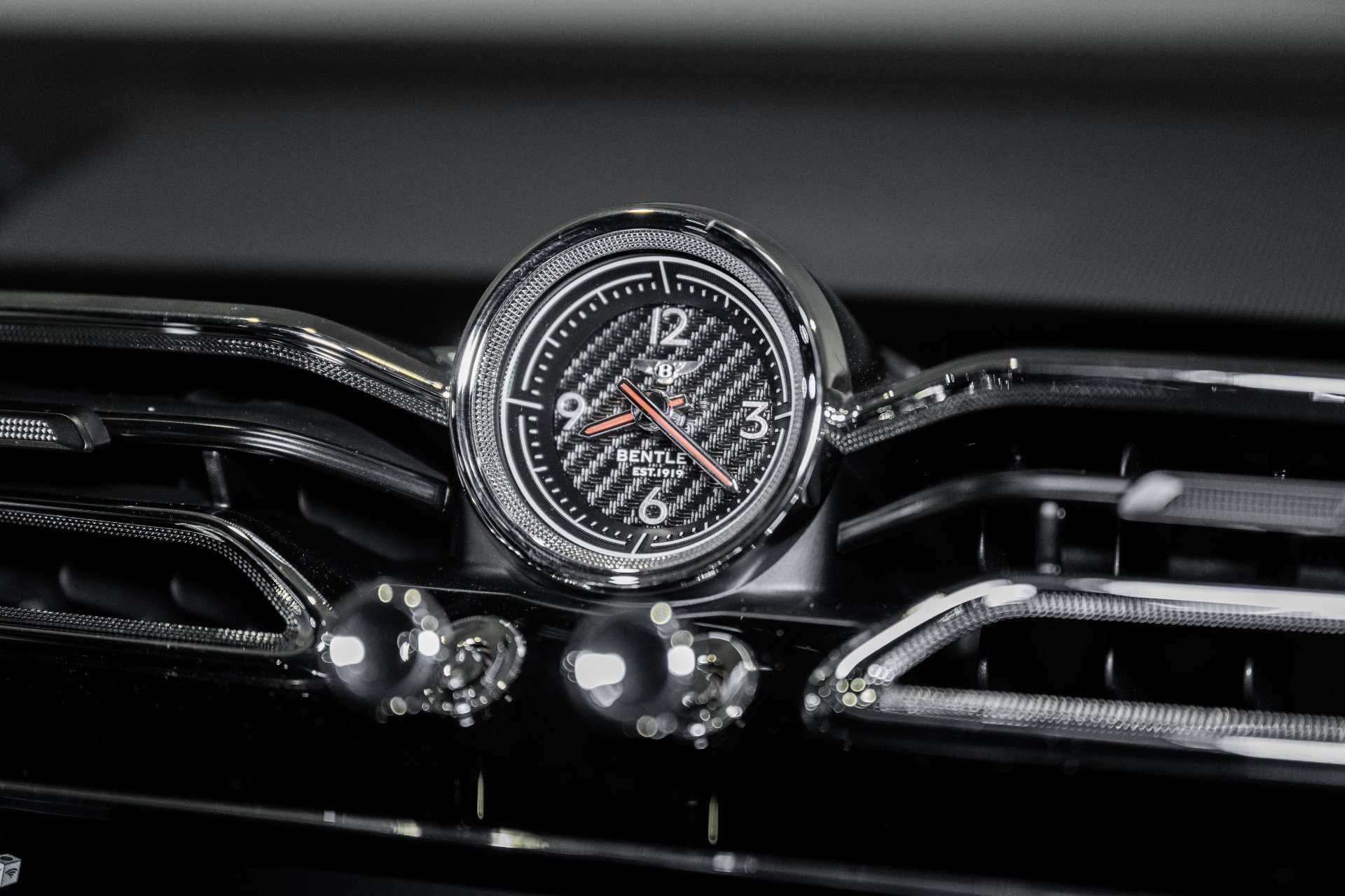 New 2025 Bentley Bentayga image 35