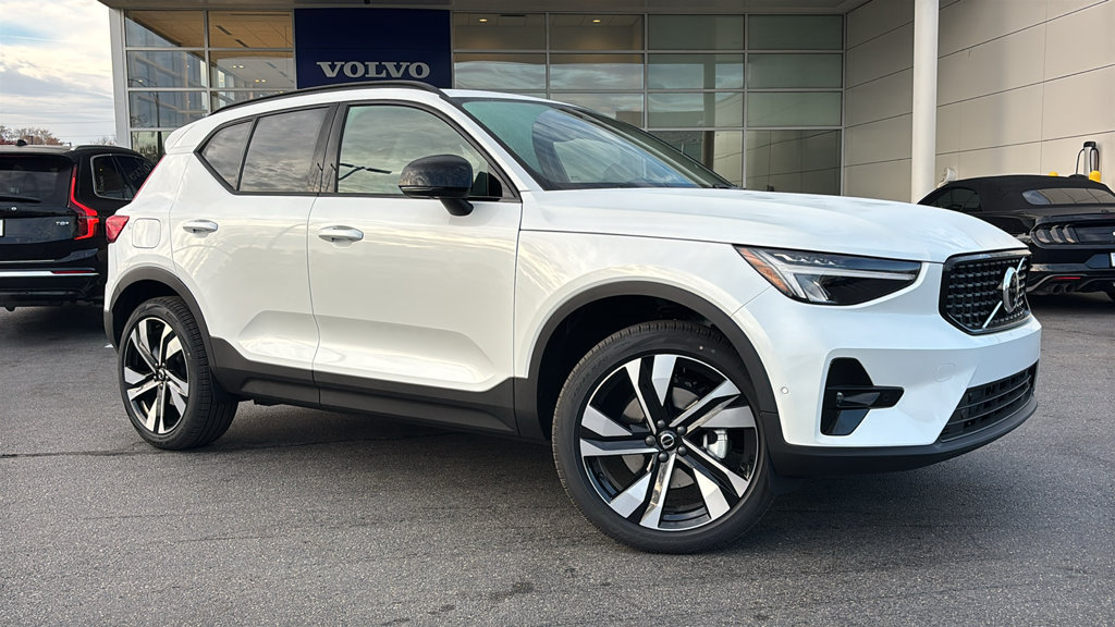 New 2026 Volvo XC40 B5 Plus w/ Protection Package Premier AWD/4WD image 2