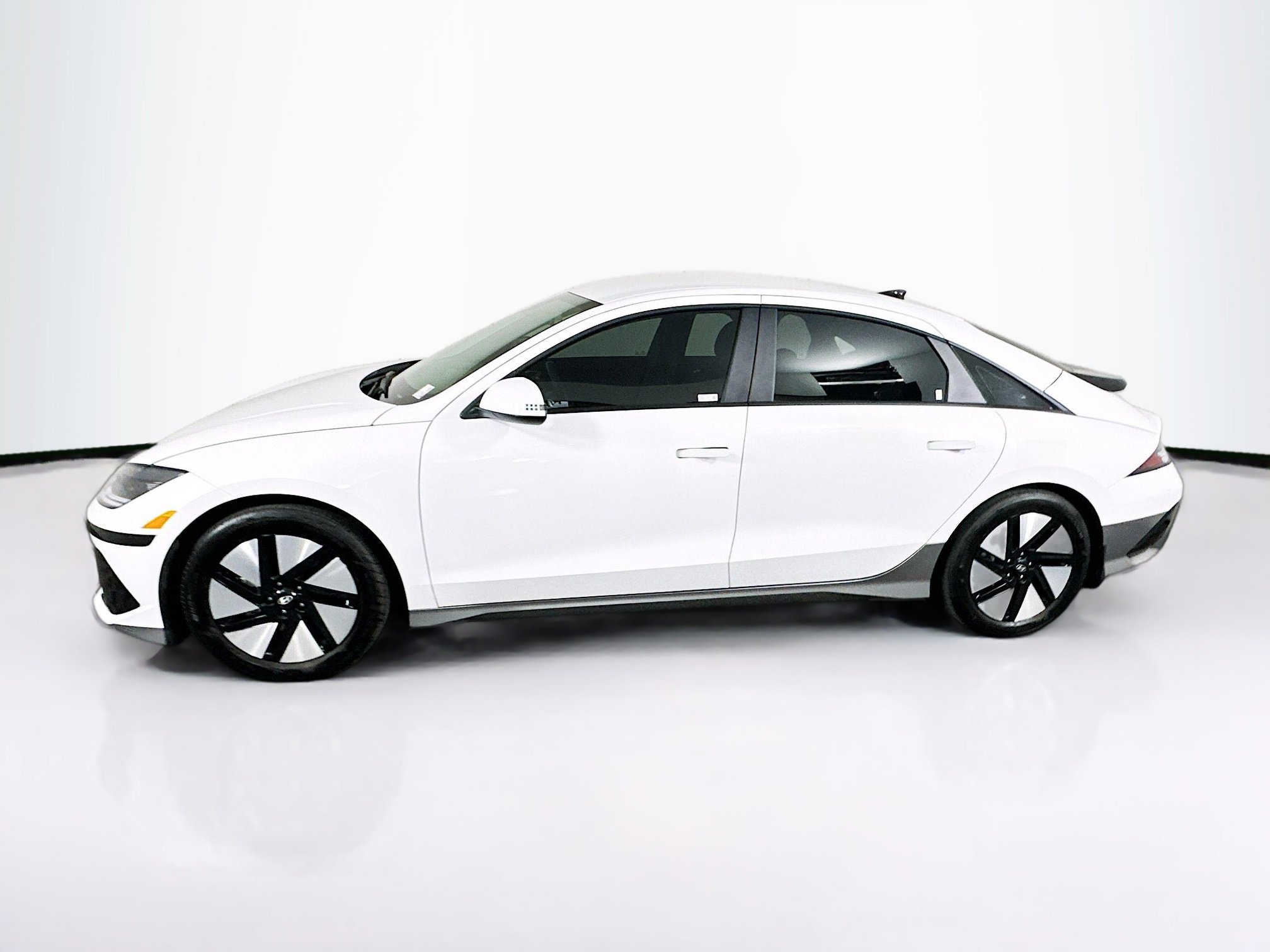 Used 2024 Hyundai Ioniq 6 SE image 4