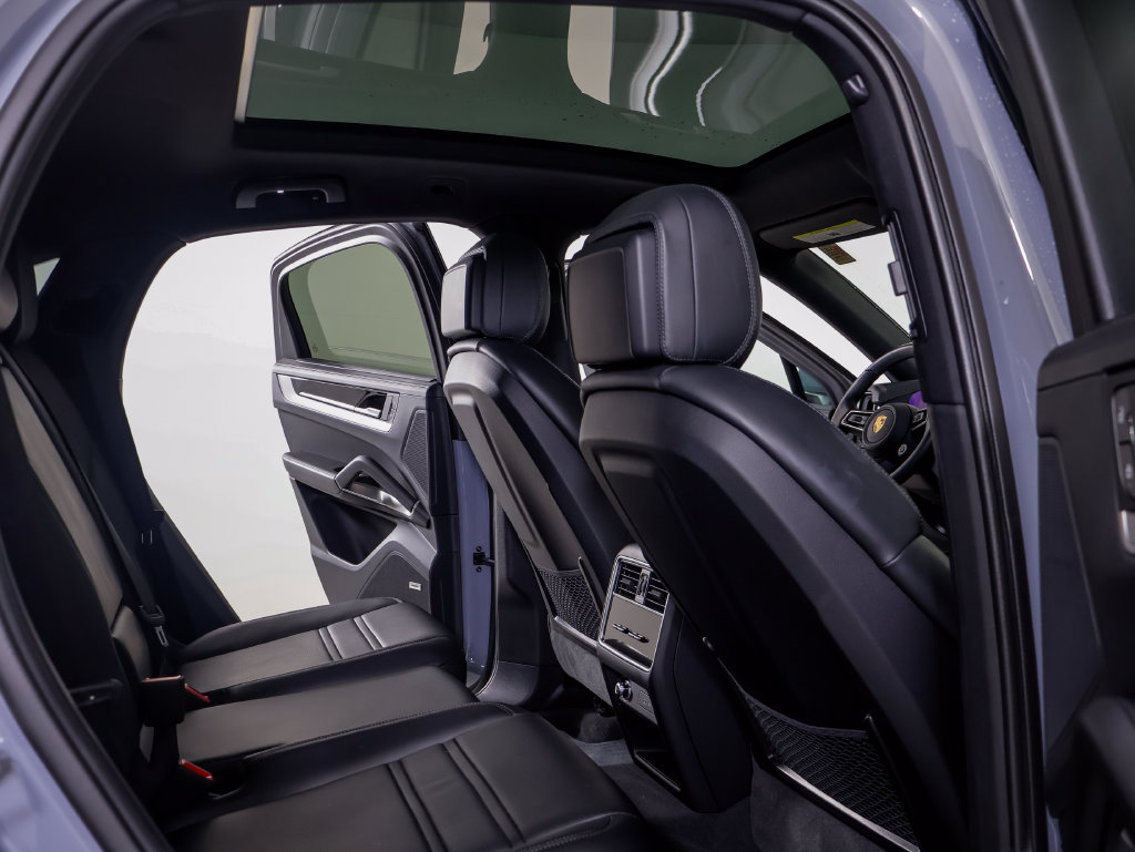 Certified 2026 Porsche Cayenne Coupe AWD/4WD image 9