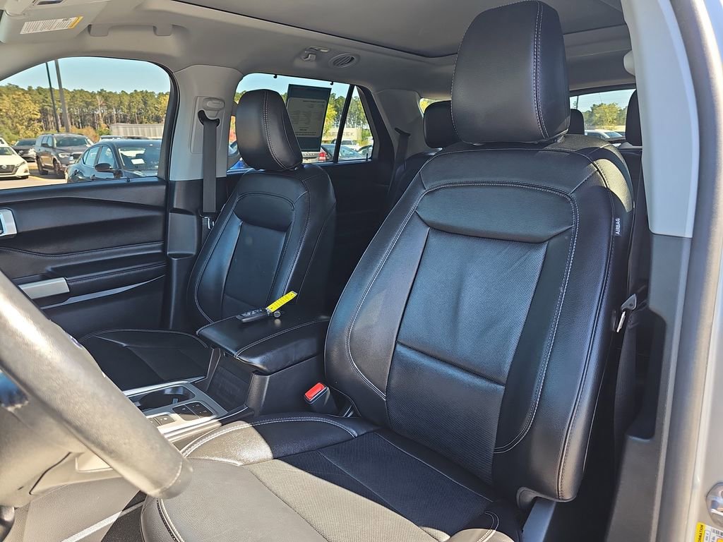 Used 2022 Ford Explorer Limited w/ Equipment Group 301A image 21
