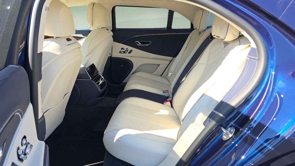 New 2025 Bentley Flying Spur Plug-In Hybrid AWD/4WD image 32
