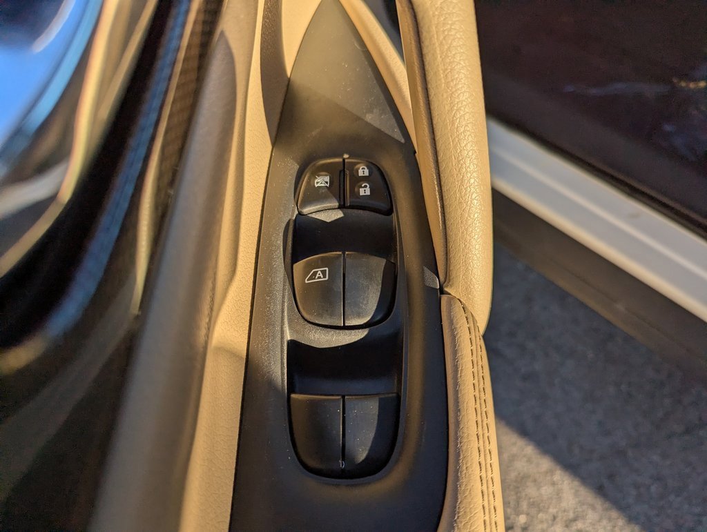 Used 2016 Nissan Rogue SL w/ SL Premium Package image 13