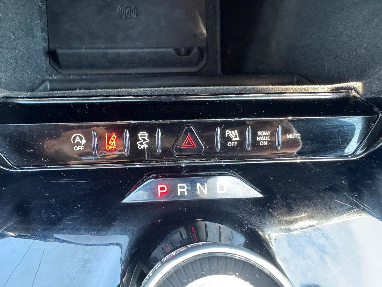Used 2024 Jeep Wagoneer L Series II RWD image 36
