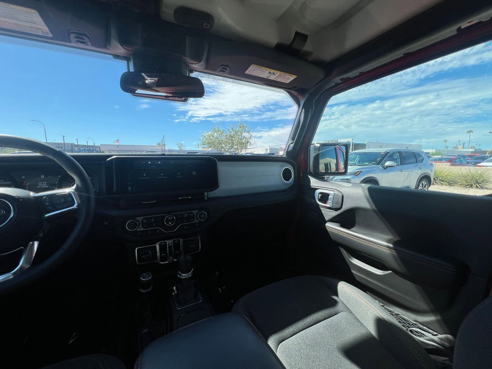 Used 2025 Jeep Wrangler Sahara image 35