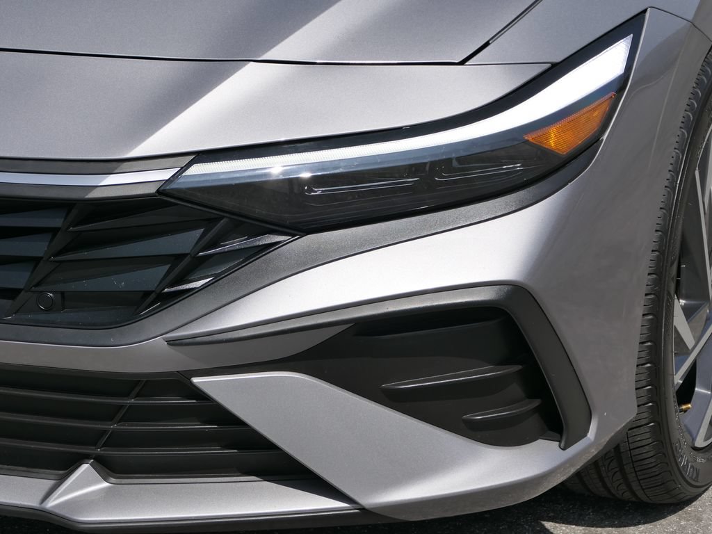 Certified 2025 Hyundai Elantra Sport w/ Cargo Package FWD image 9