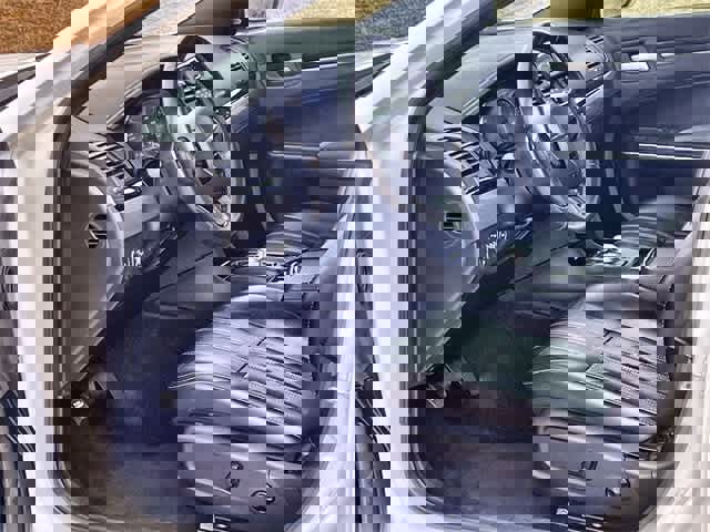 Used 2018 Chrysler 300 S image 3