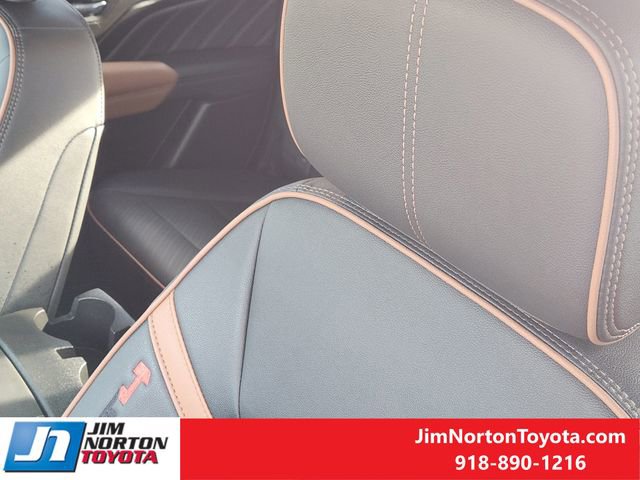 Used 2025 GMC Canyon AT4 w/ Technology Plus Package image 16